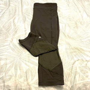 Lulu lemon pace rival crop leggings. Army green. Barely worn.